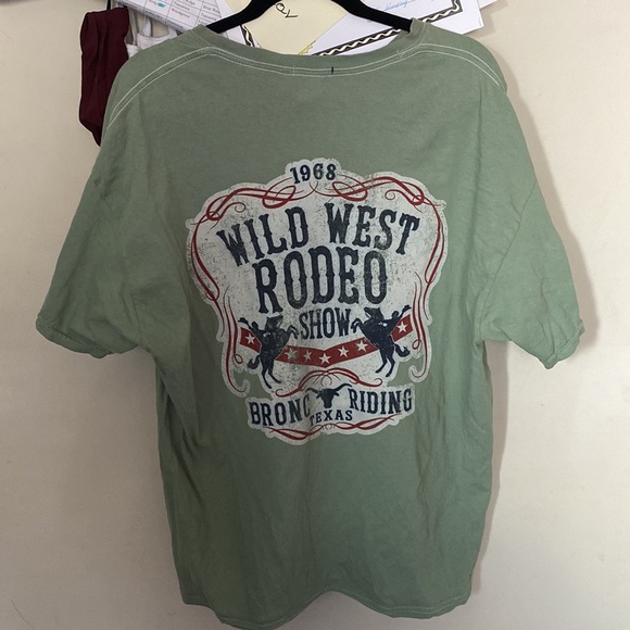 Fashion Nova tee brand new quality tee, only worn once - Picture 2 of 3